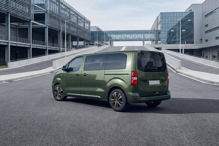 Peugeot e-Traveler charging cable