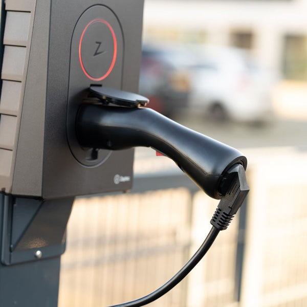 Adapteri type 2 (latausasema) tyypin F 230V Schuko pistorasiaan